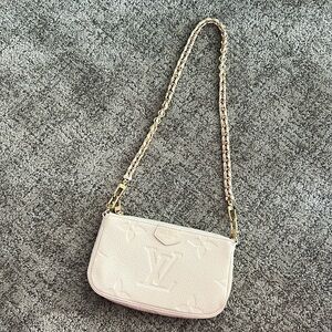 Louis Vuitton Pochette Accessoires Pouch in Cream